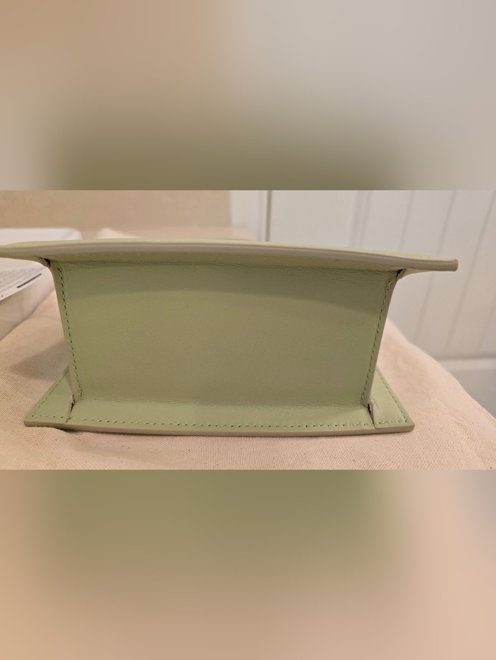 NWT Jacquemus Moyen Top-Handle Bag in Light Sage Green with Gold Logo - Picture 4 of 10